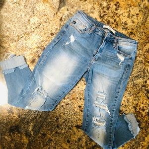 KanCan Distressed Skinny Size 9